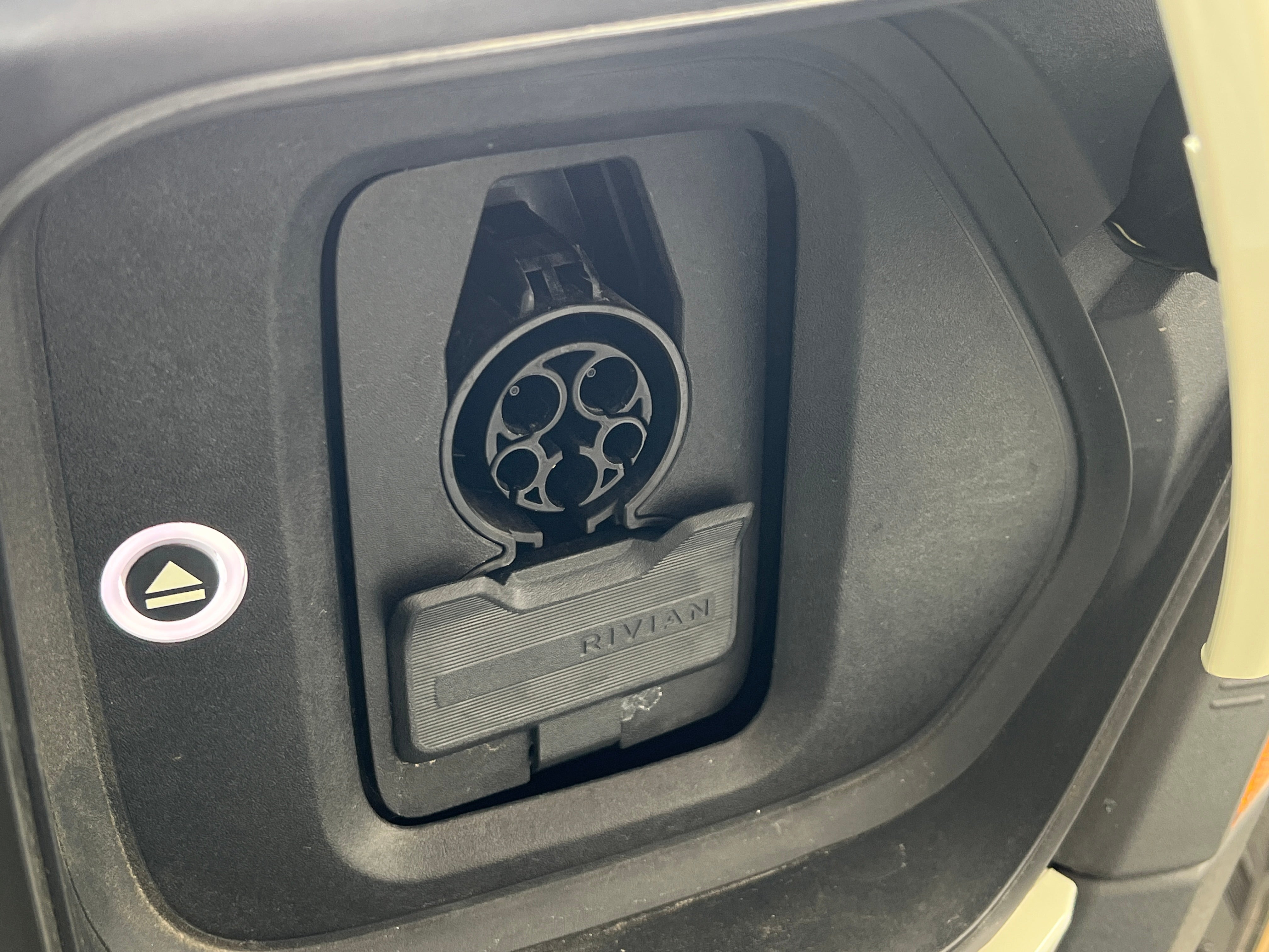 Used 2025 Rivian R1S Ascend with VIN 7PDSGCBP0SN074145 for sale in Oak Creek, WI