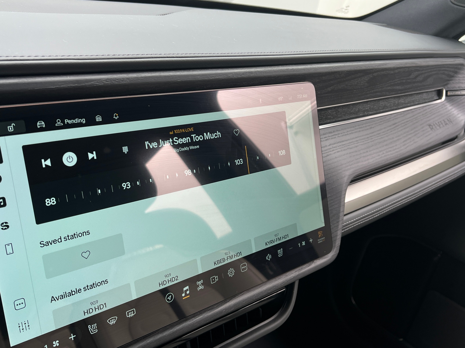 Thumbnail: 2025 Rivian R1S - 3