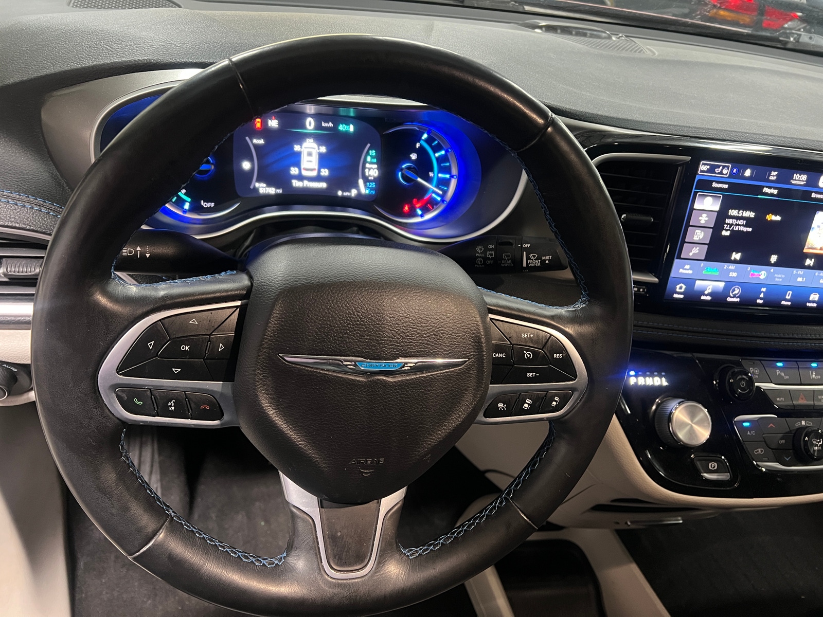 Thumbnail: 2021 Chrysler Pacifica - 4