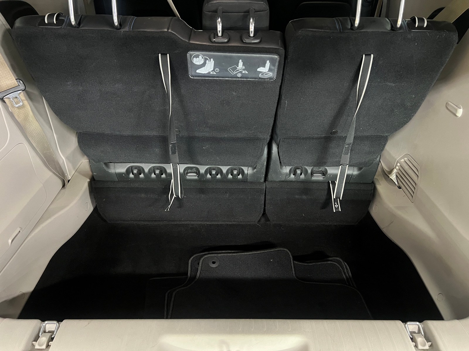 Thumbnail: 2021 Chrysler Pacifica - 6