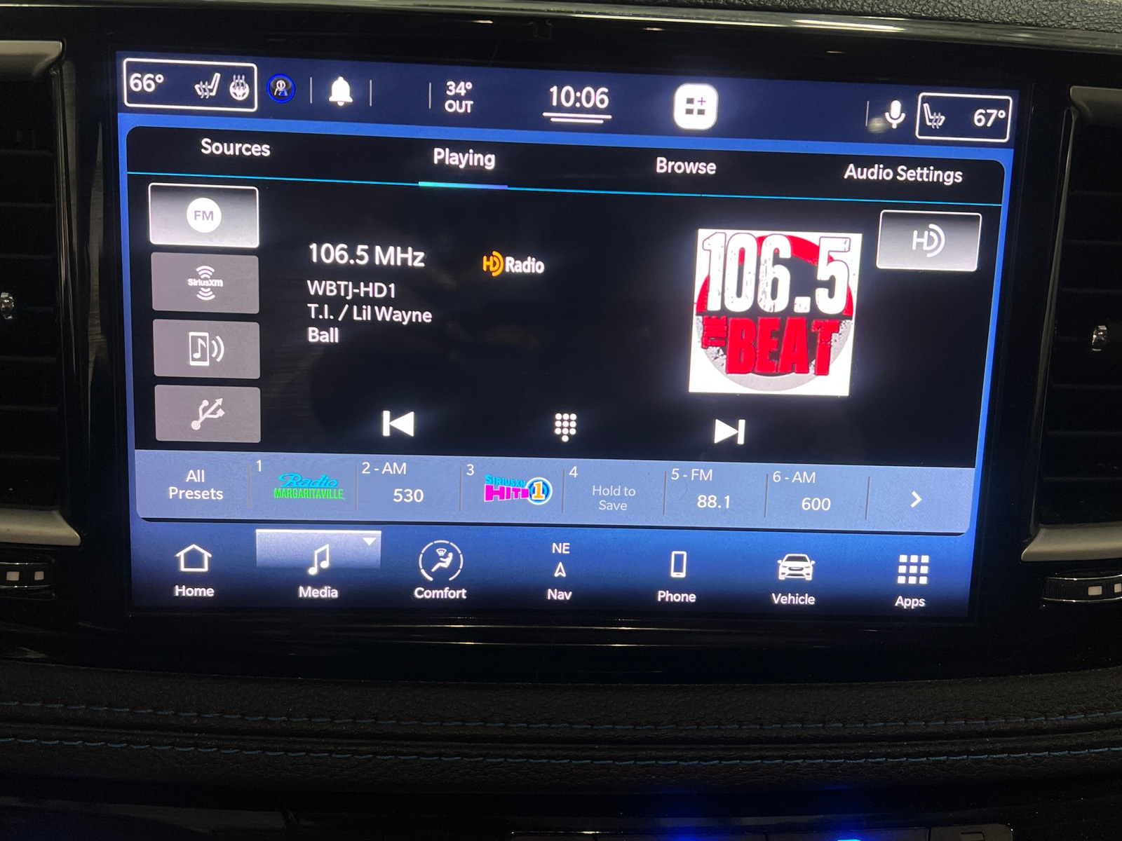 Thumbnail: 2021 Chrysler Pacifica - 3