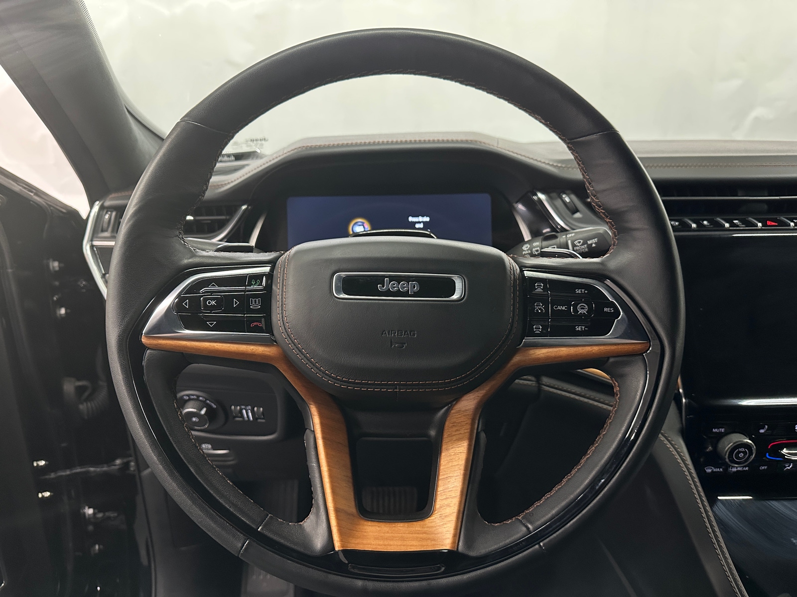 Thumbnail: 2025 Jeep Grand Cherokee L - 4