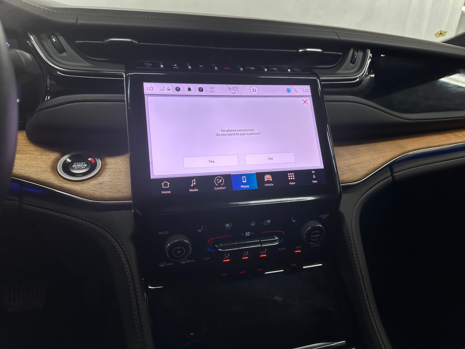 Thumbnail: 2025 Jeep Grand Cherokee L - 3