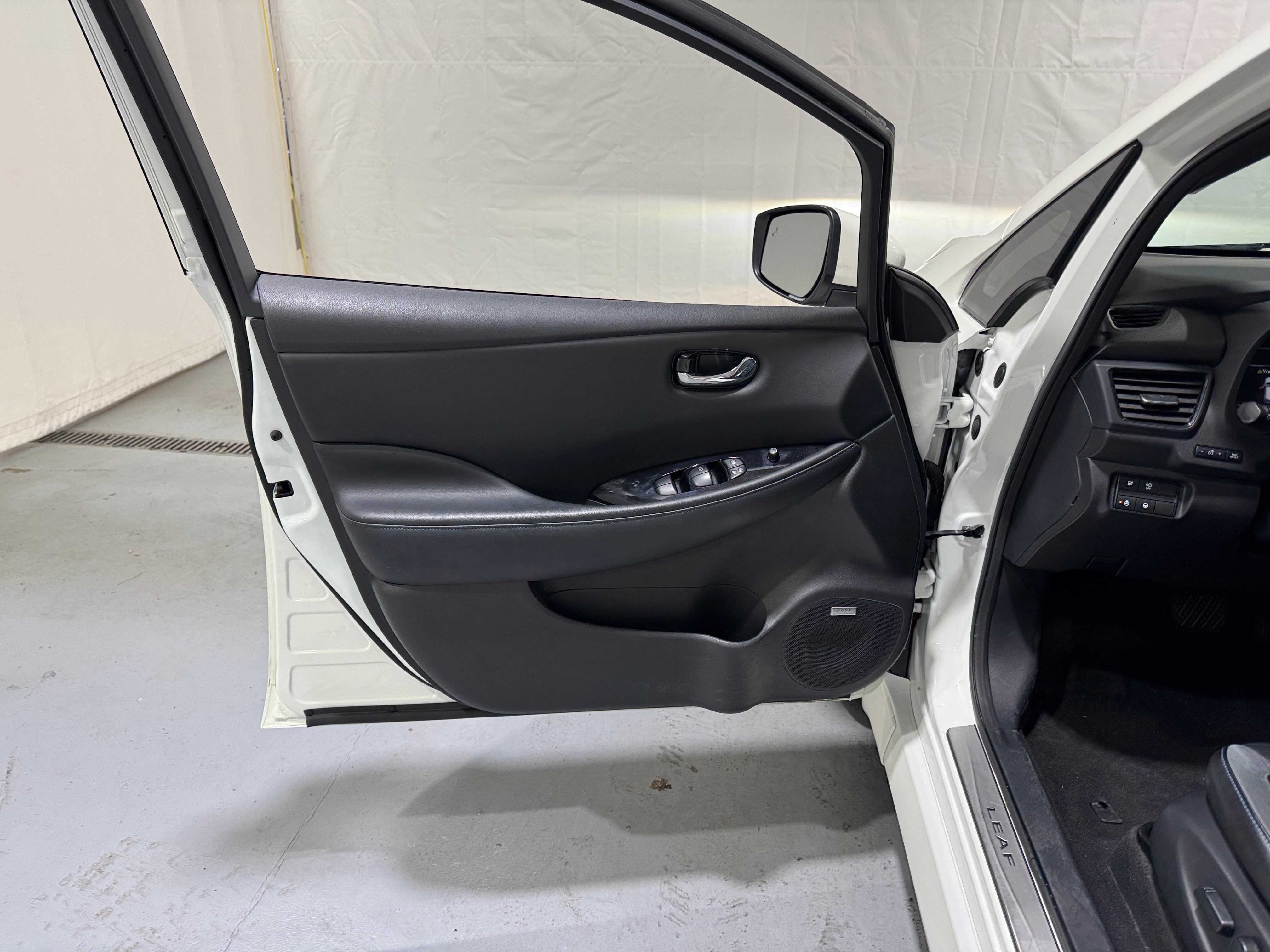 Used 2022 Nissan LEAF SL Plus with VIN 1N4BZ1DVXNC552627 for sale in Oak Creek, WI