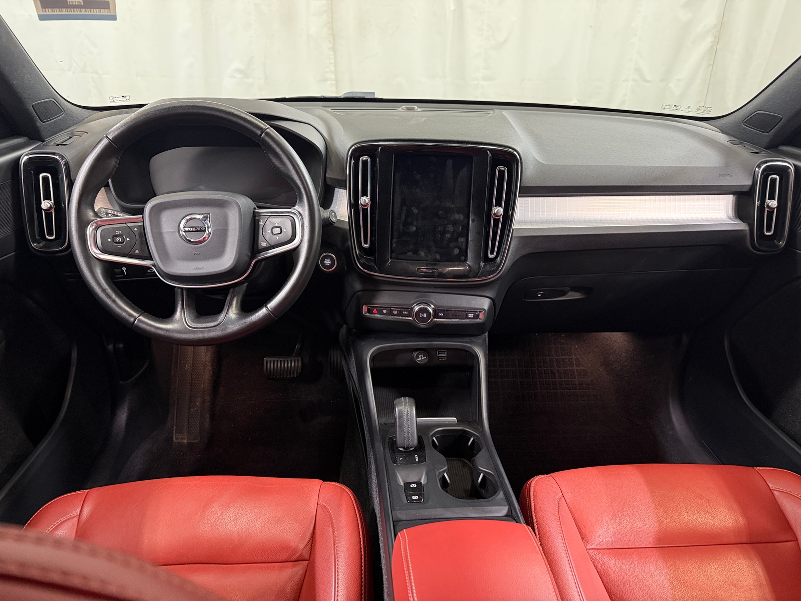 Thumbnail: 2019 Volvo XC40 - 2