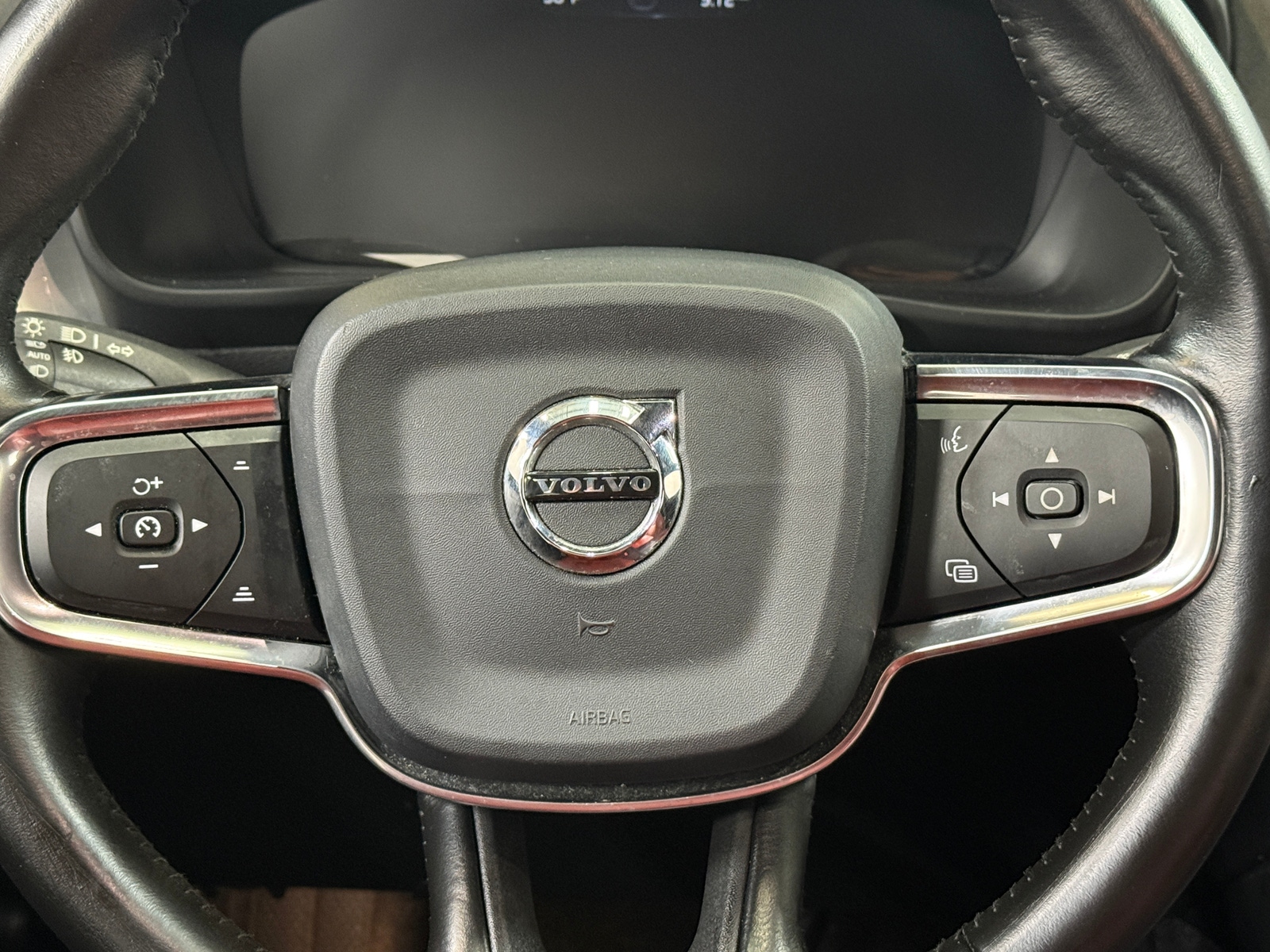 Thumbnail: 2019 Volvo XC40 - 4