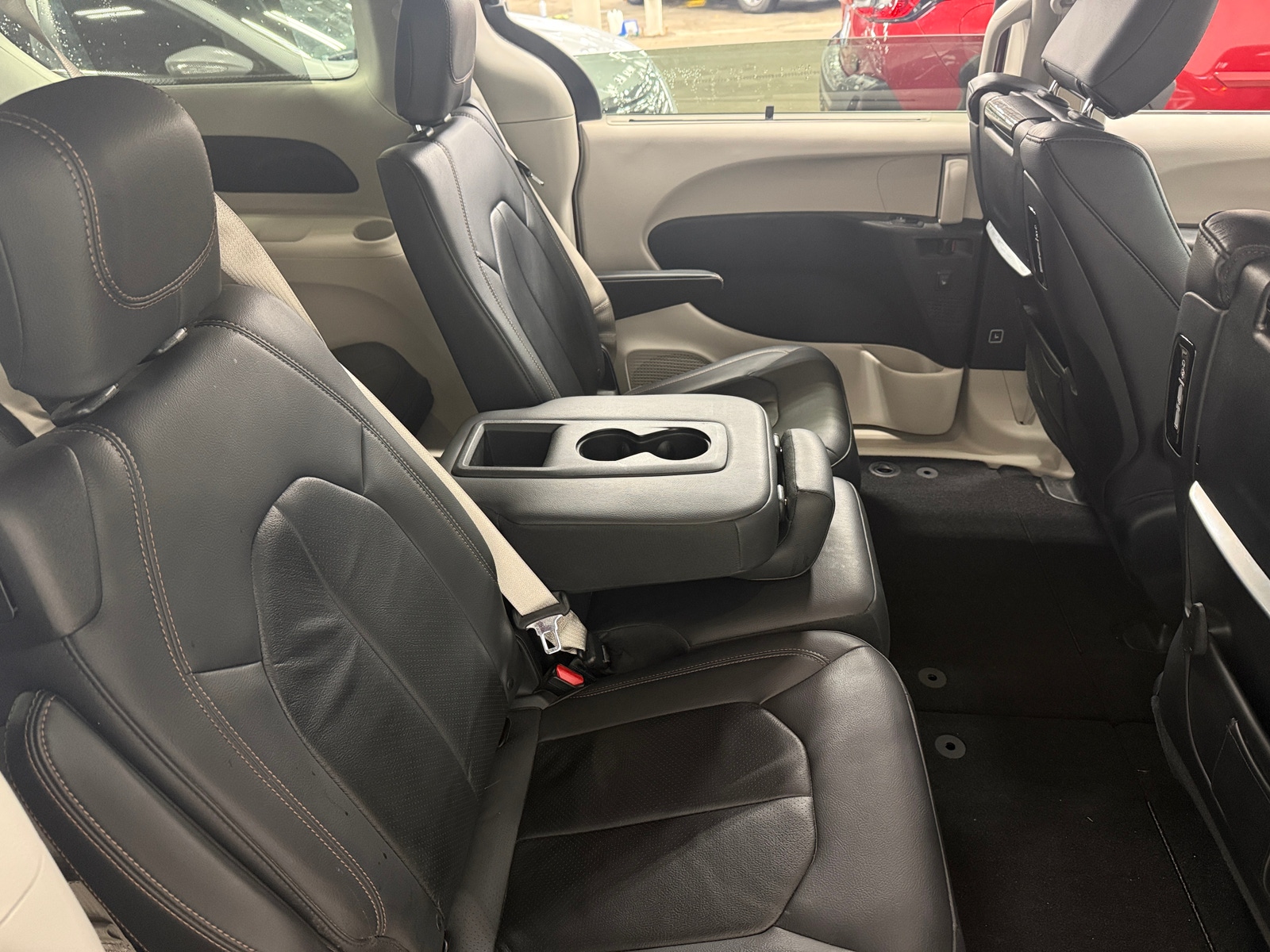 Thumbnail: 2017 Chrysler Pacifica - 5