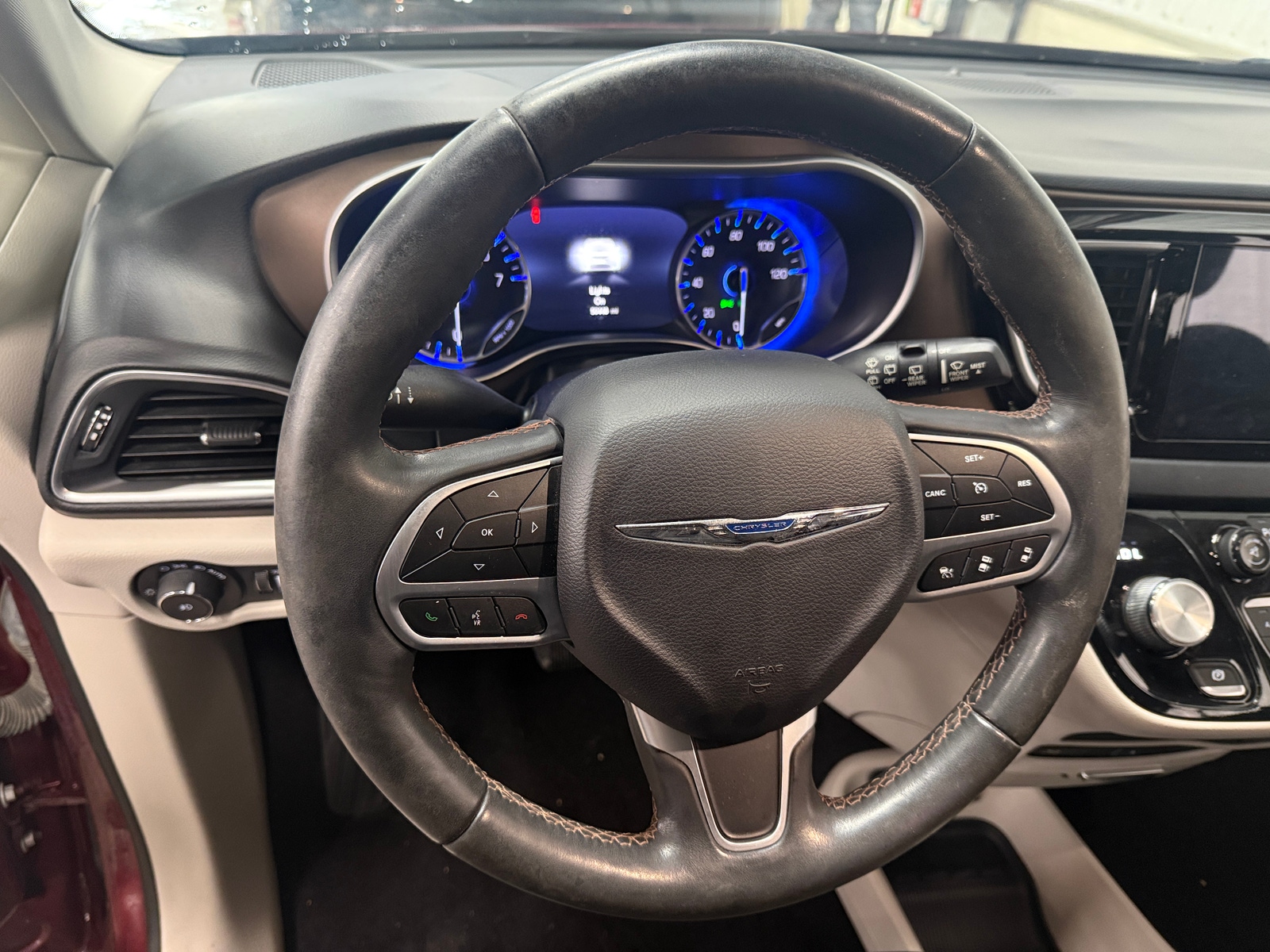 Thumbnail: 2017 Chrysler Pacifica - 4