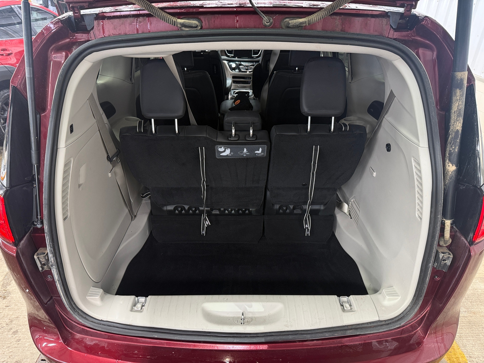 Thumbnail: 2017 Chrysler Pacifica - 6