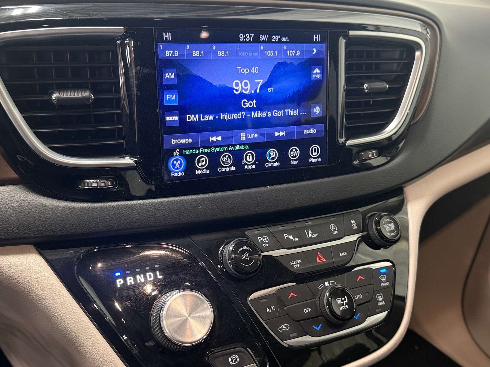 Thumbnail: 2017 Chrysler Pacifica - 3