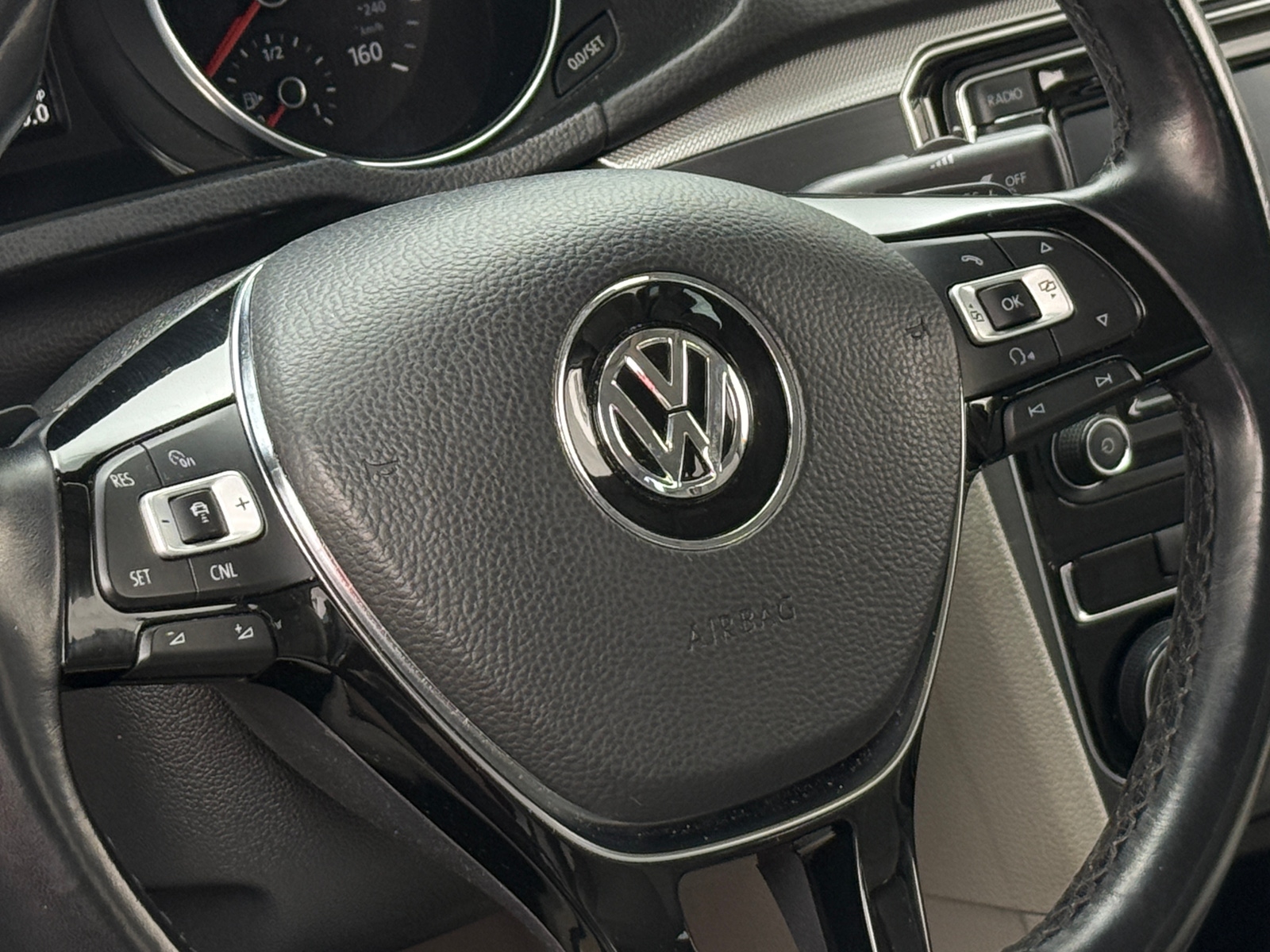 Thumbnail: 2018 Volkswagen Passat - 4