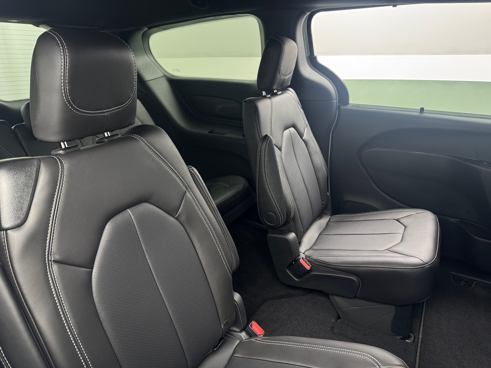 Thumbnail: 2026 Chrysler Pacifica - 5