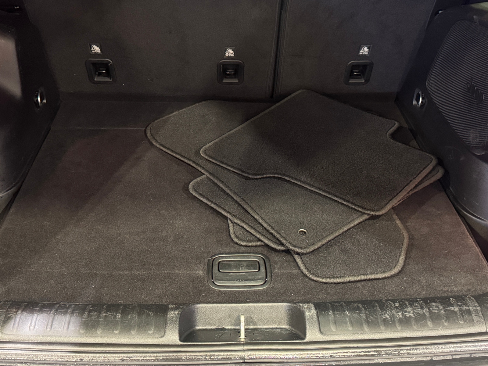 Thumbnail: 2019 Jeep Cherokee - 6