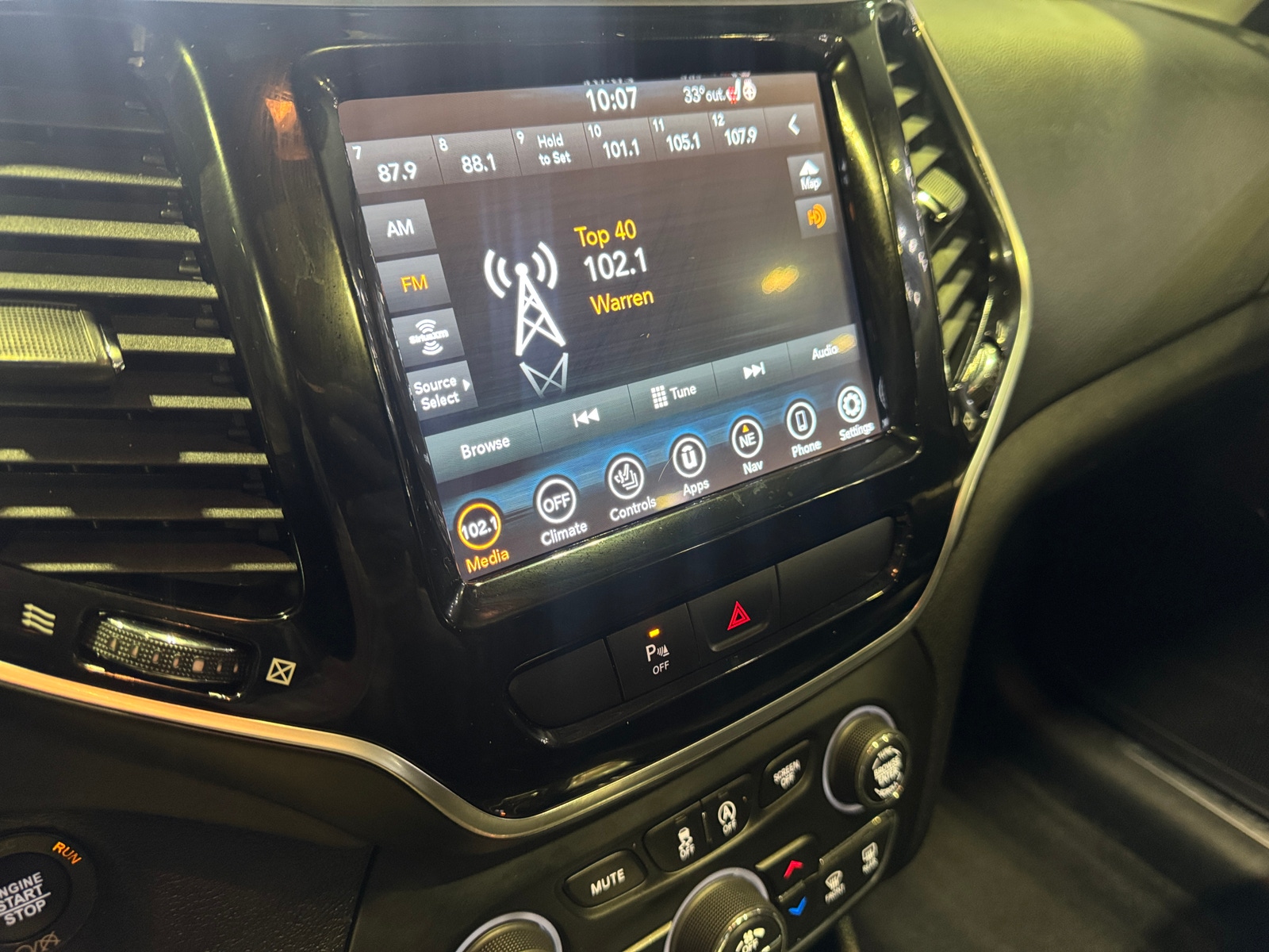 Thumbnail: 2019 Jeep Cherokee - 3