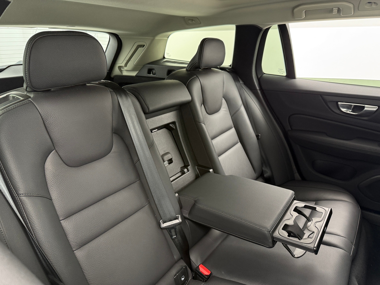 Thumbnail: 2025 Volvo V60 - 5