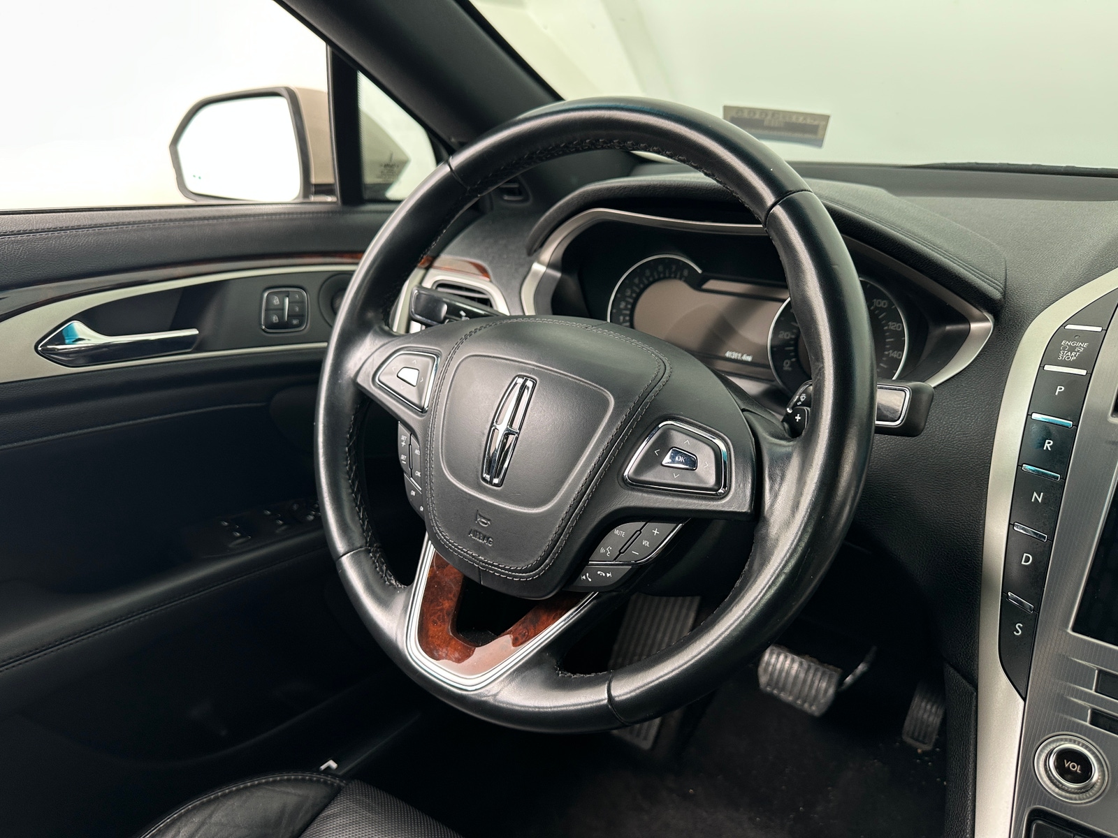 Thumbnail: 2017 Lincoln MKZ - 4