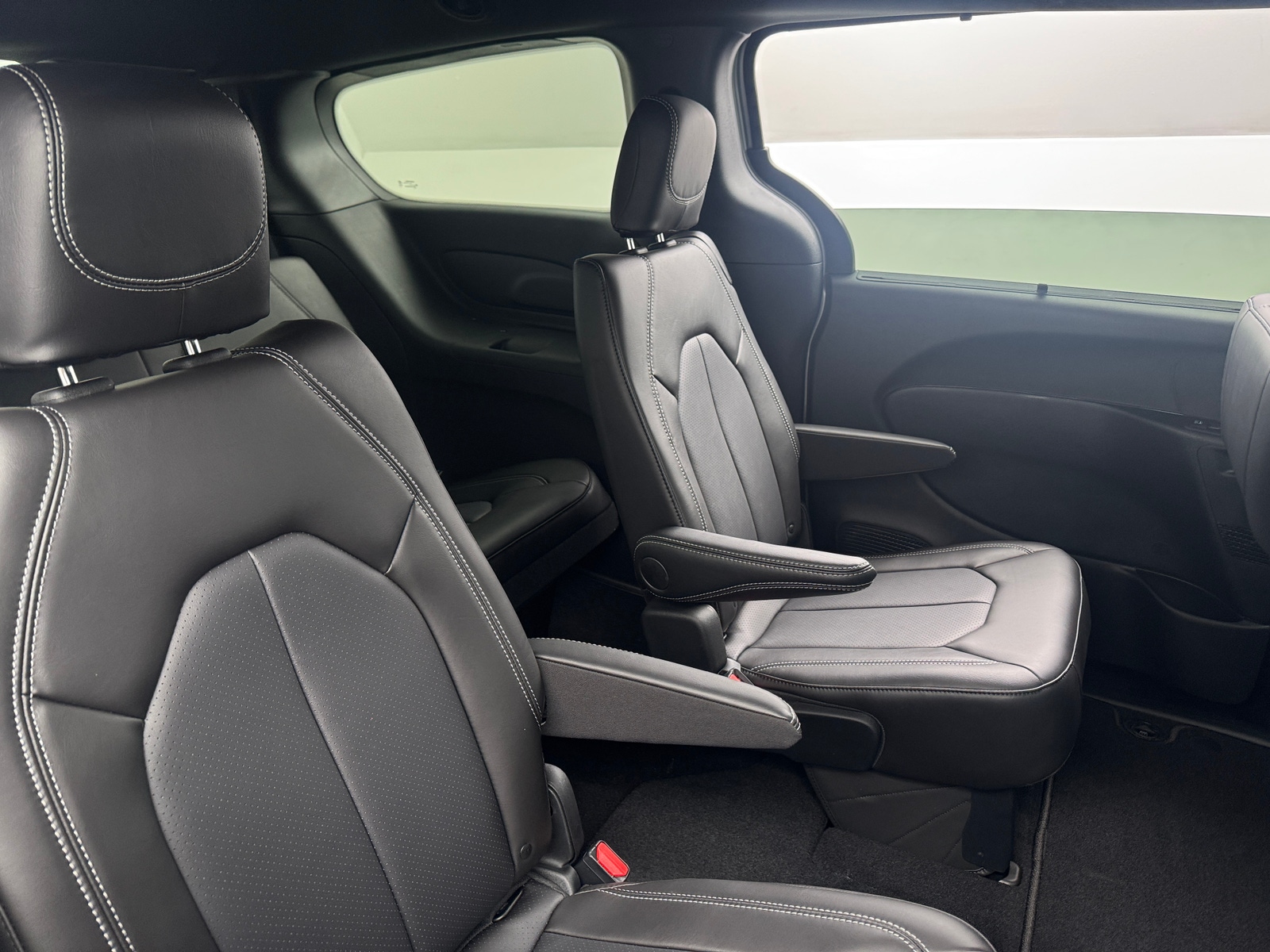 Thumbnail: 2026 Chrysler Pacifica - 5