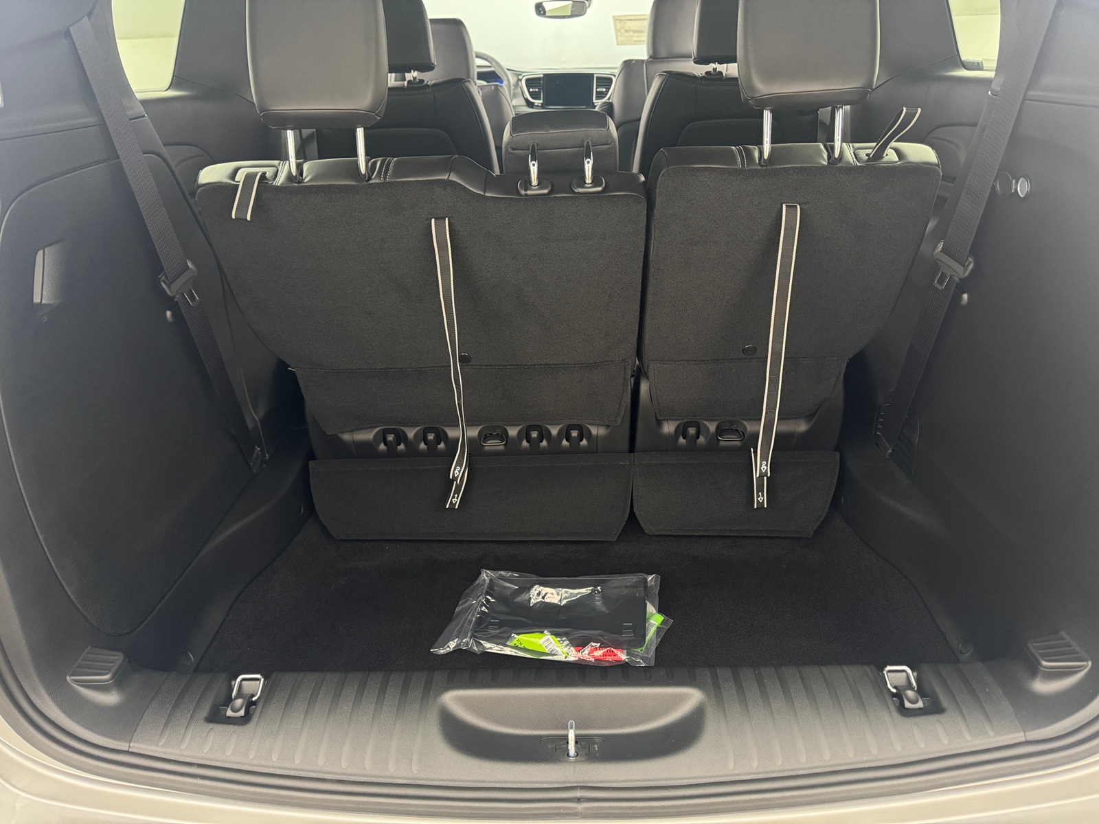 Thumbnail: 2026 Chrysler Pacifica - 6