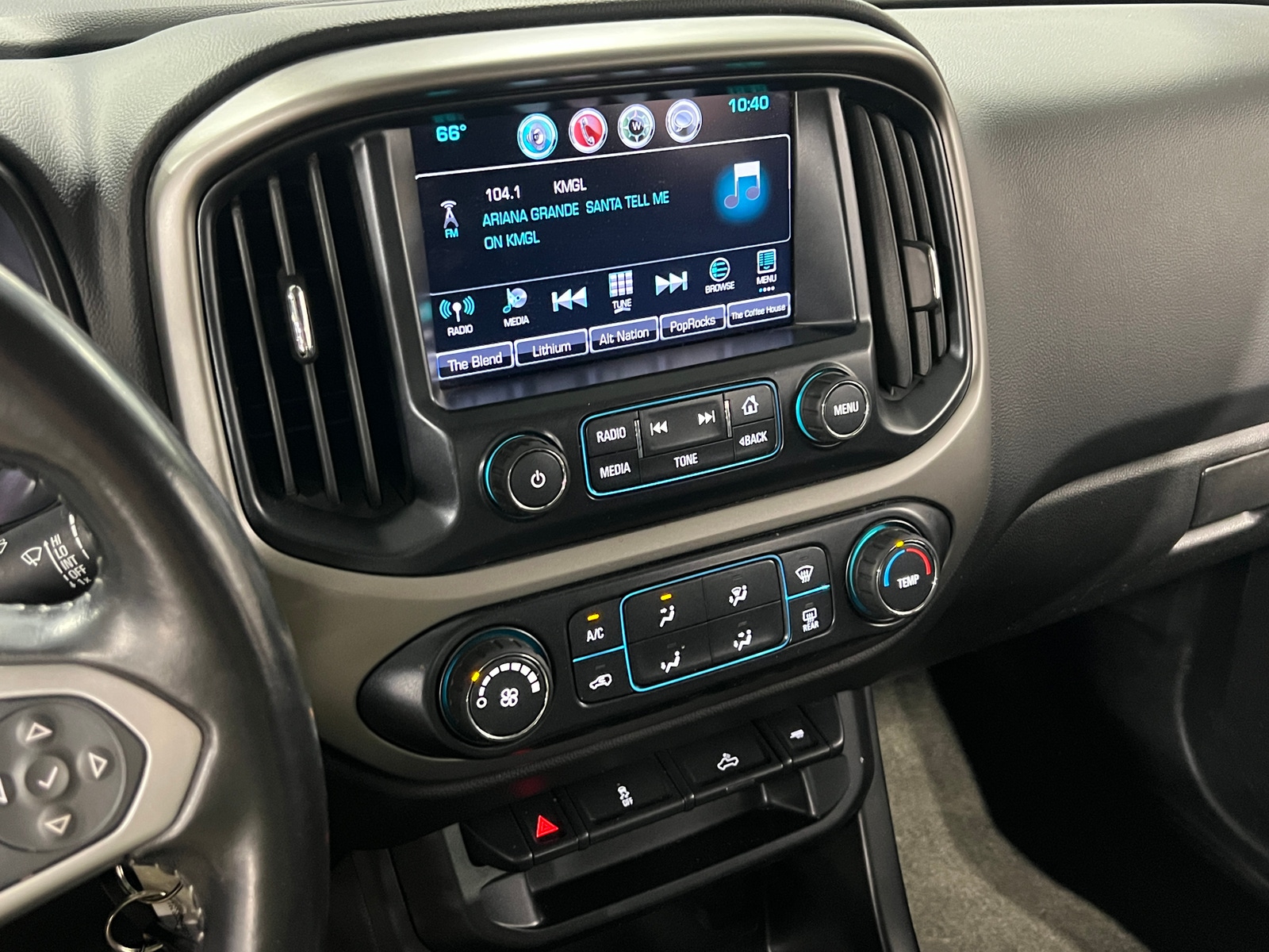 Thumbnail: 2016 Chevrolet Colorado - 4