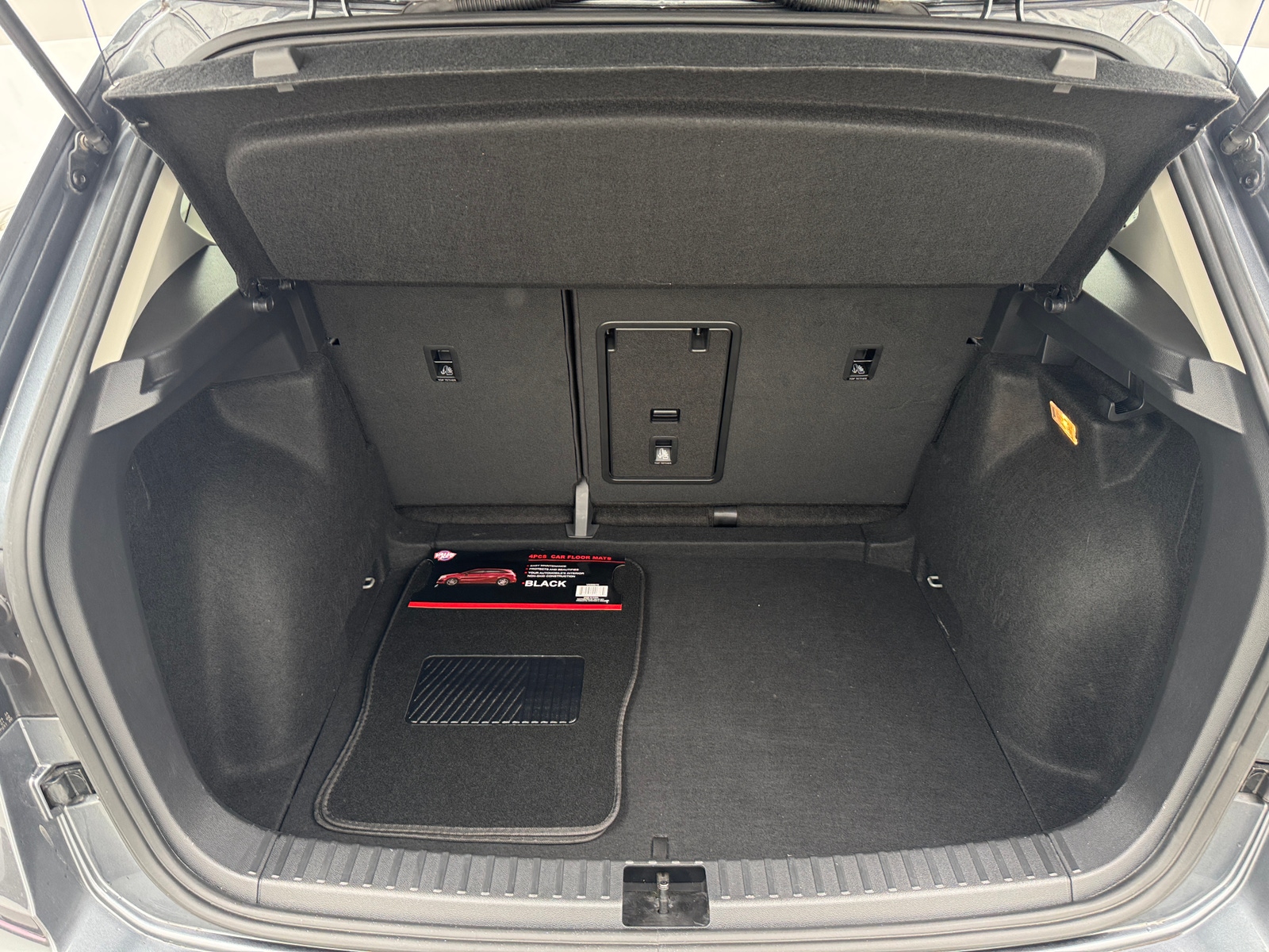 Thumbnail: 2023 Volkswagen Taos - 7