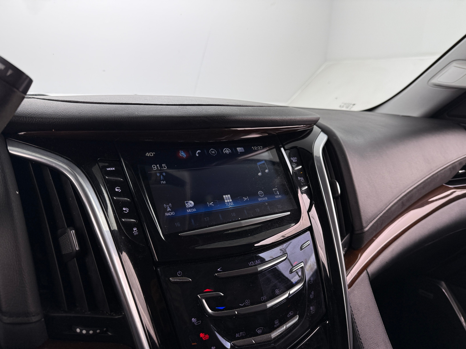 Thumbnail: 2020 Cadillac Escalade - 3