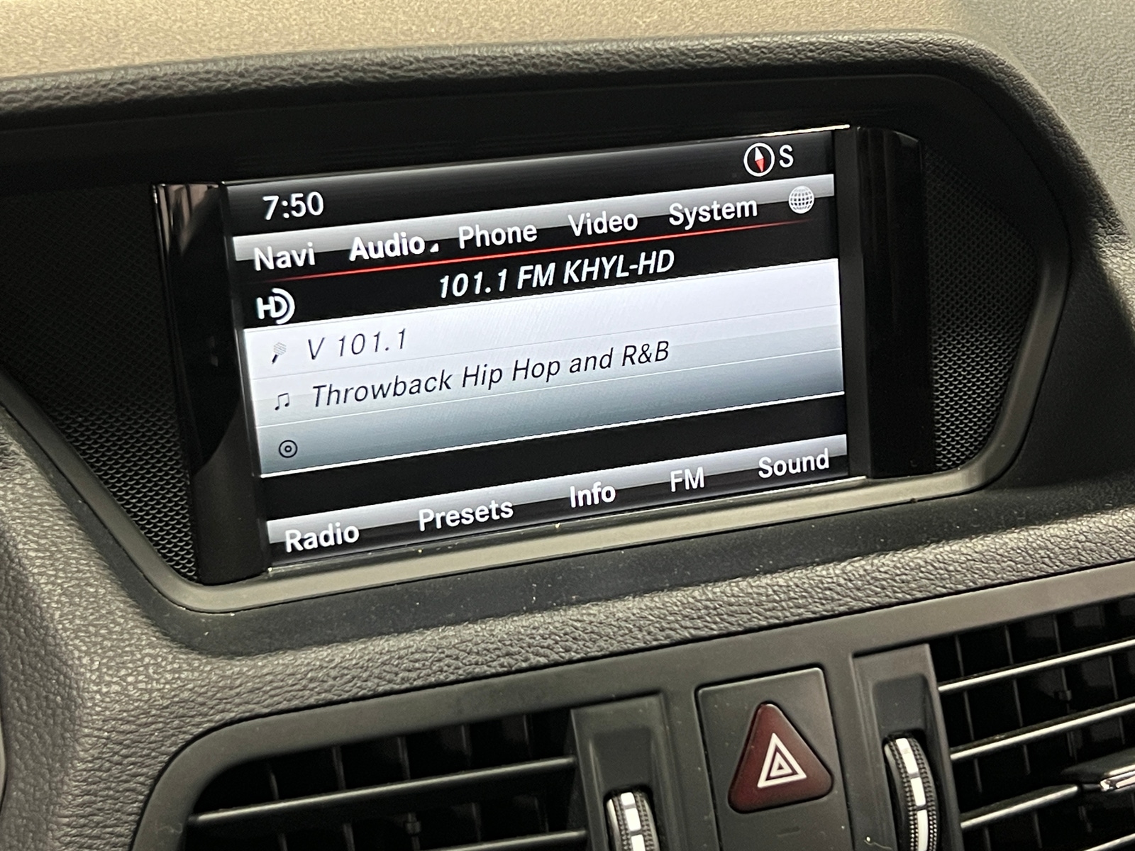 Thumbnail: 2013 Mercedes-Benz E-Class - 3