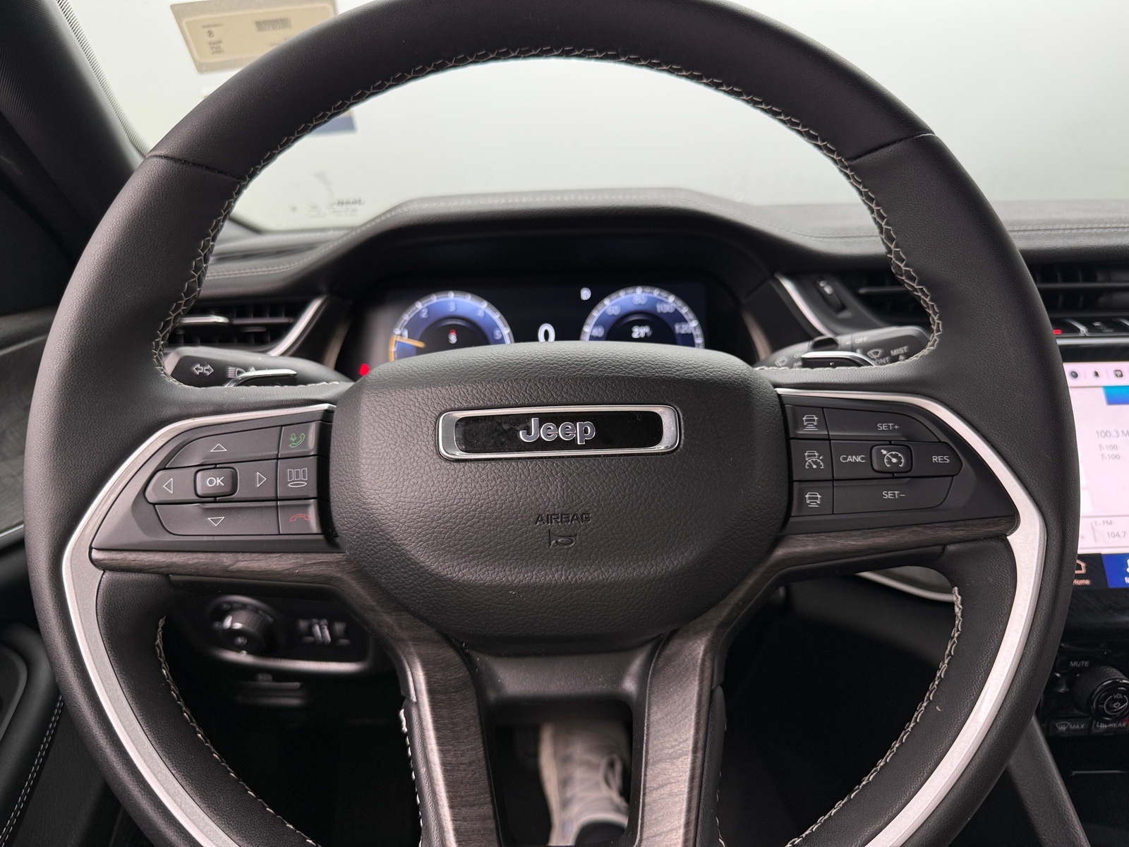 Thumbnail: 2024 Jeep Grand Cherokee - 4