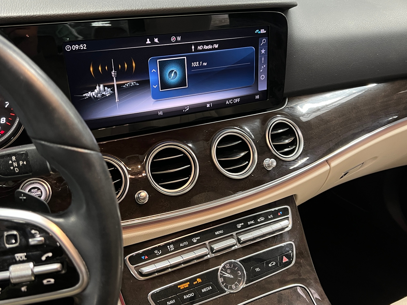 Thumbnail: 2019 Mercedes-Benz E-Class - 3