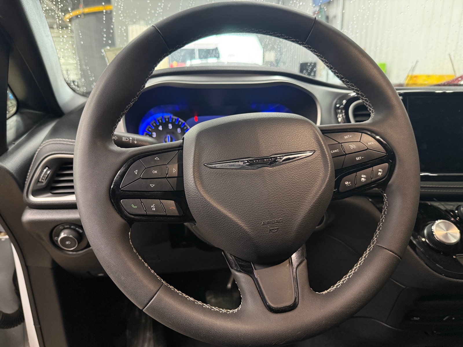 Thumbnail: 2023 Chrysler Pacifica - 4