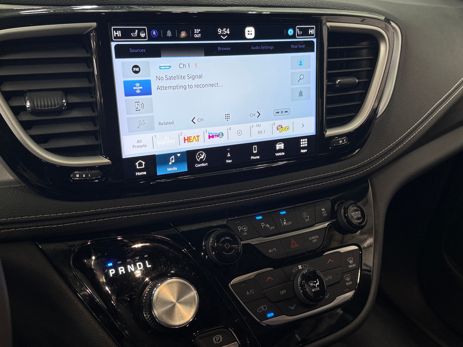 Thumbnail: 2023 Chrysler Pacifica - 3