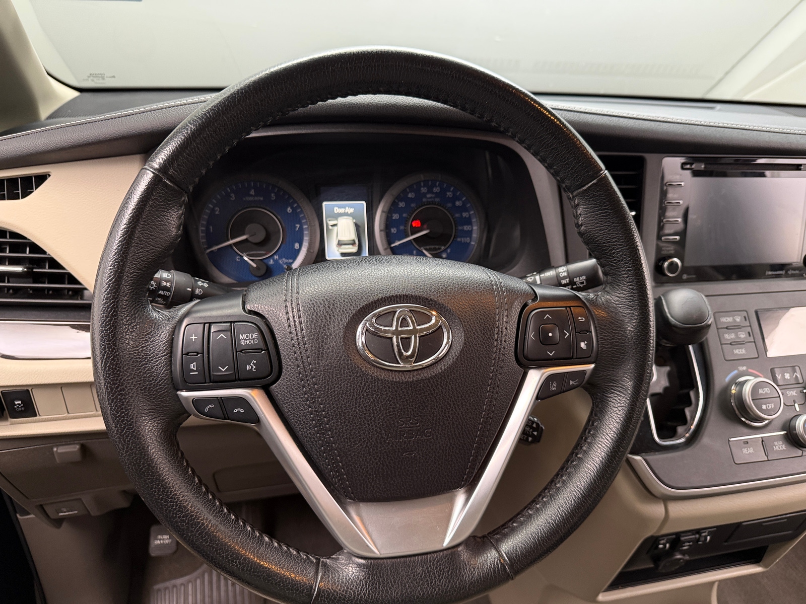 Thumbnail: 2020 Toyota Sienna - 4