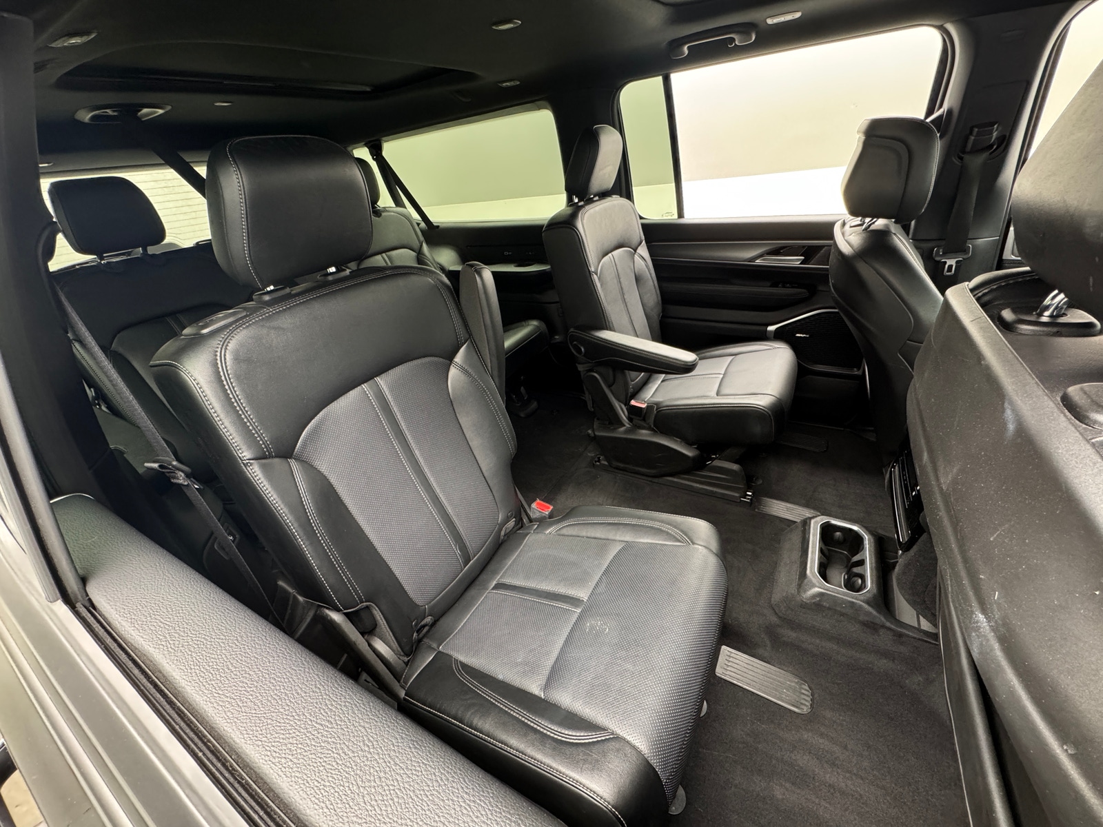 Thumbnail: 2024 Jeep Wagoneer - 5