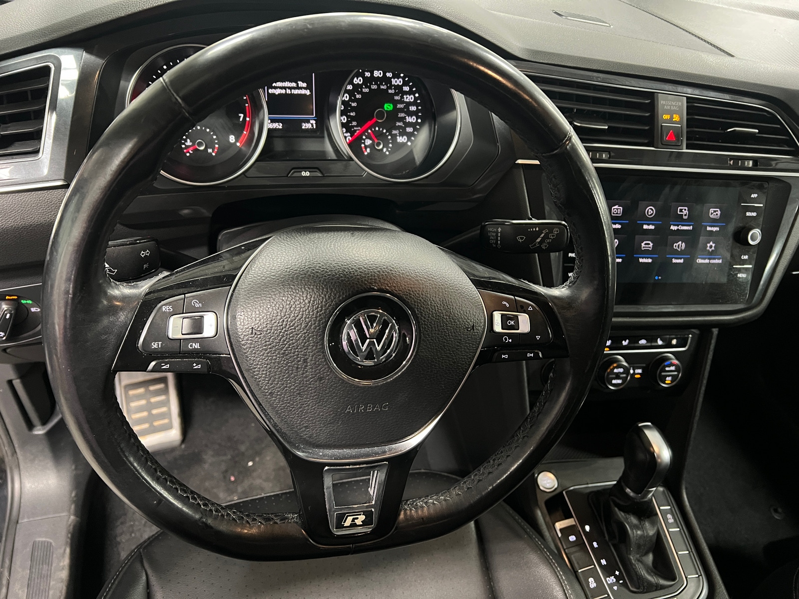Thumbnail: 2018 Volkswagen Tiguan - 4