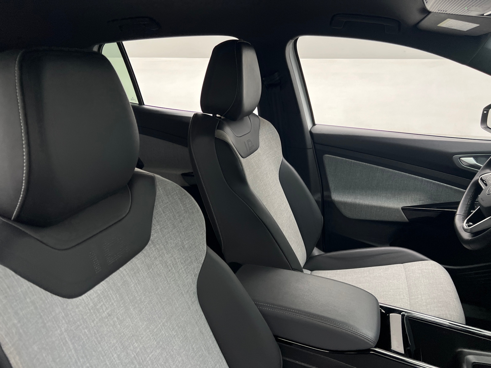 Thumbnail: 2023 Volkswagen ID.4 - 2