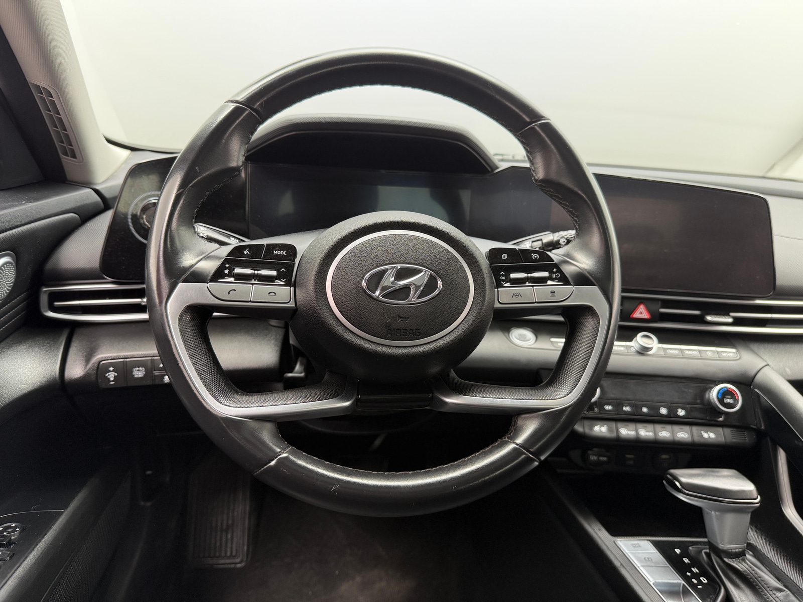 Thumbnail: 2023 Hyundai Elantra - 4