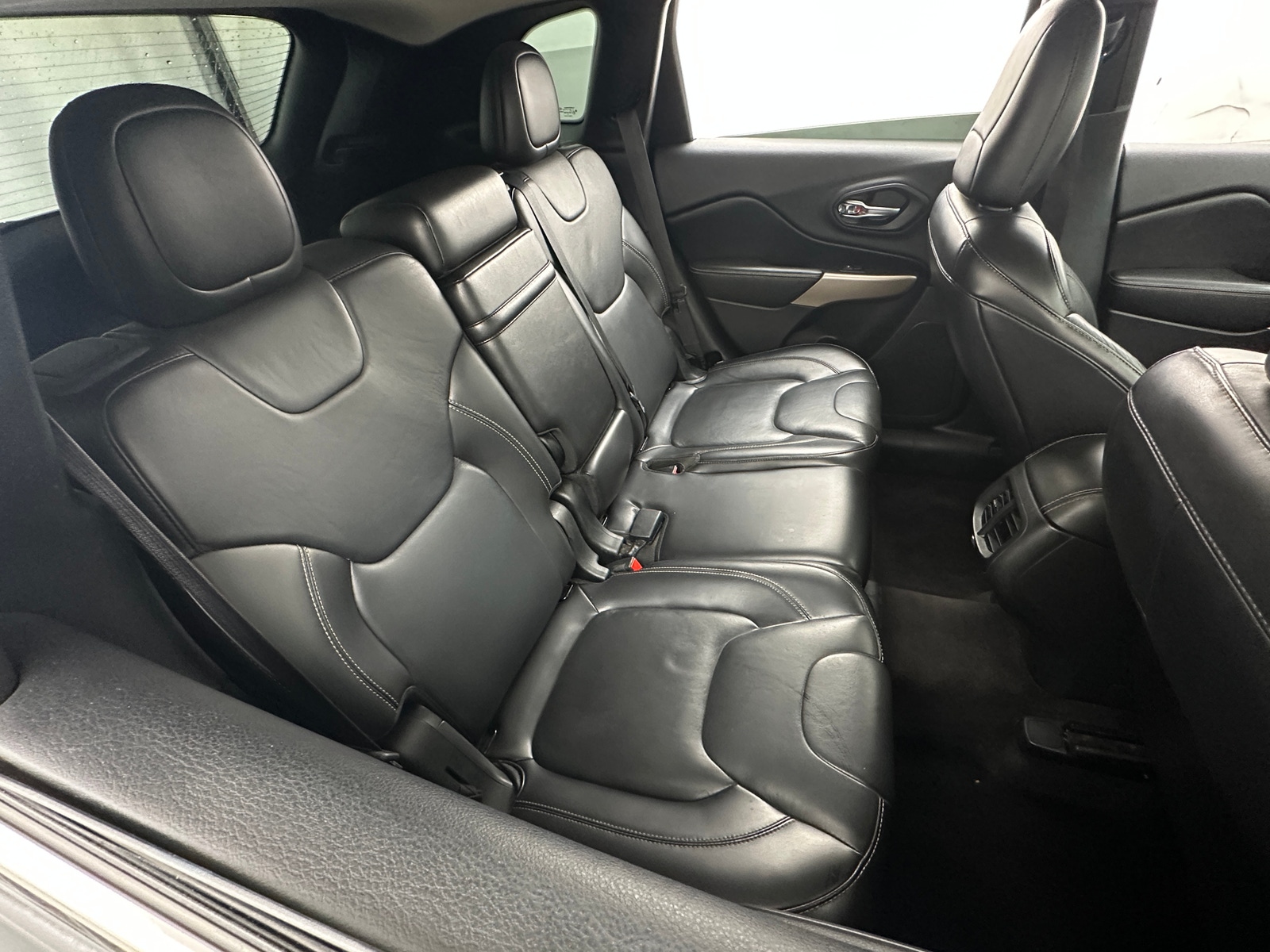 Thumbnail: 2018 Jeep Cherokee - 5