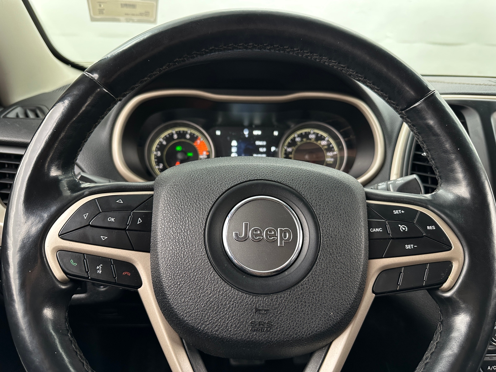 Thumbnail: 2018 Jeep Cherokee - 4