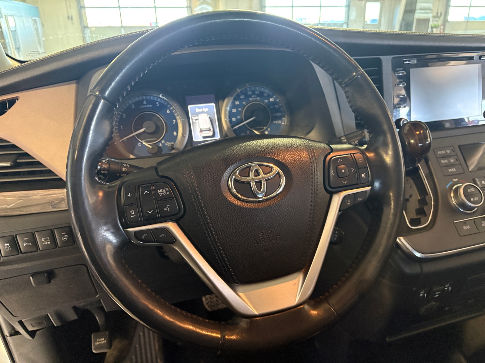 Thumbnail: 2018 Toyota Sienna - 4