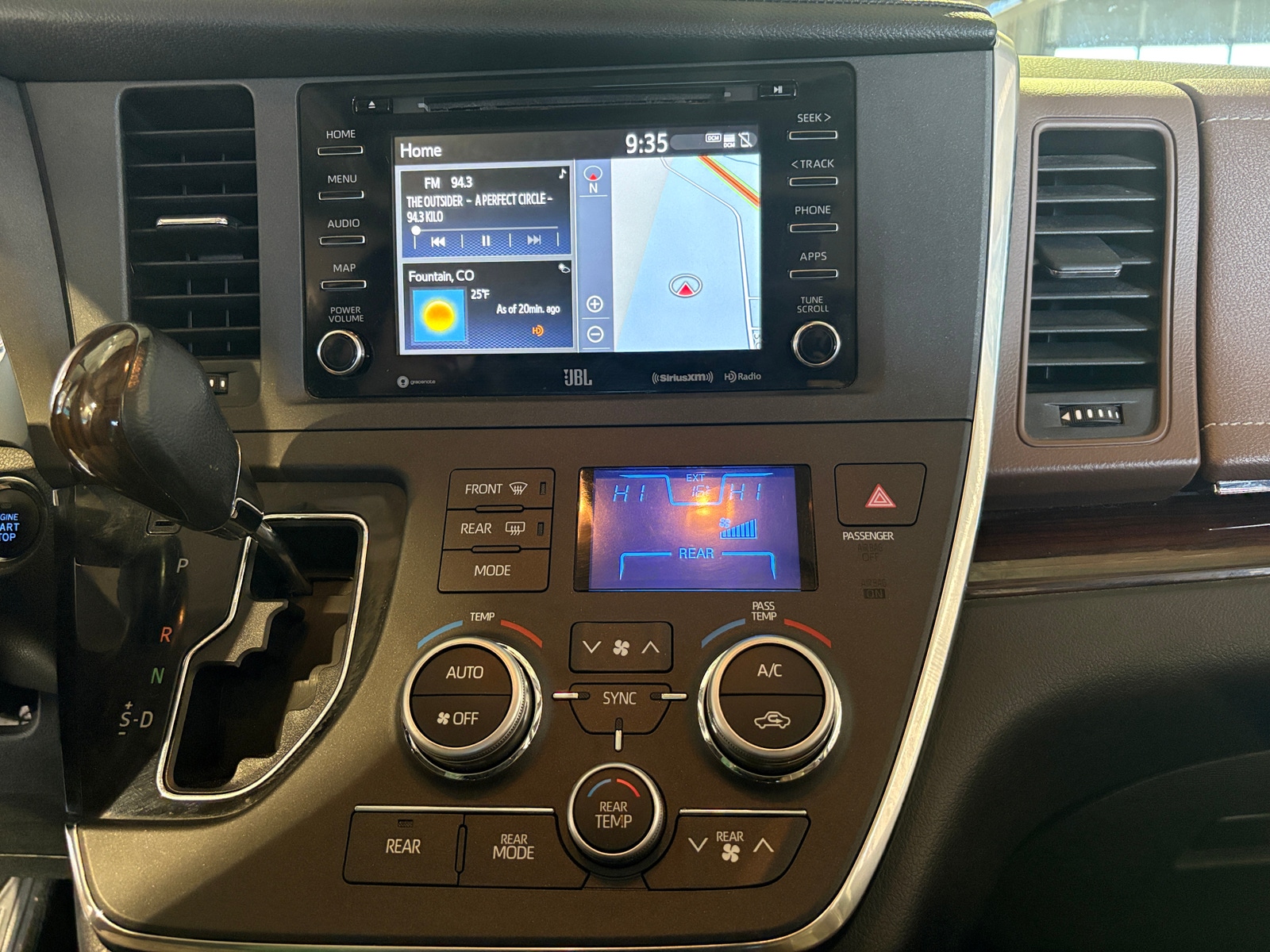 Thumbnail: 2018 Toyota Sienna - 3