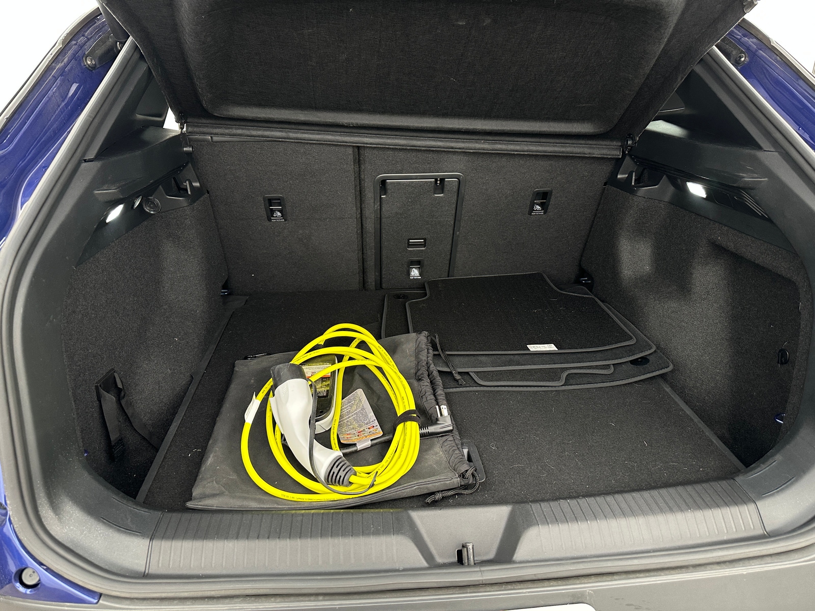 Thumbnail: 2022 Volkswagen ID.4 - 6