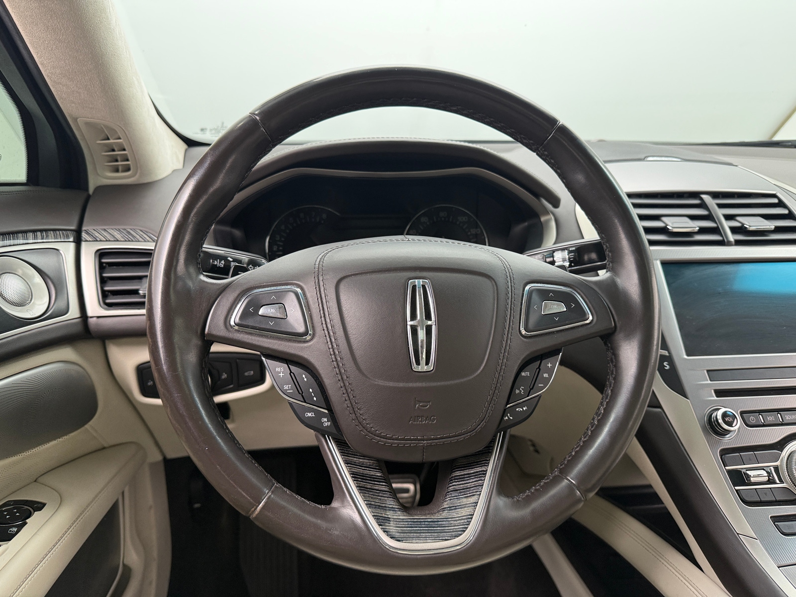 Thumbnail: 2017 Lincoln MKZ - 4