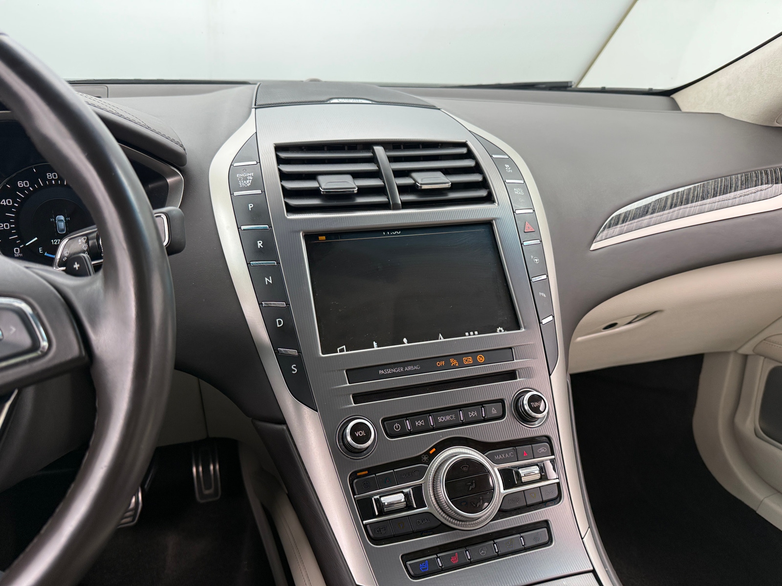 Thumbnail: 2017 Lincoln MKZ - 3