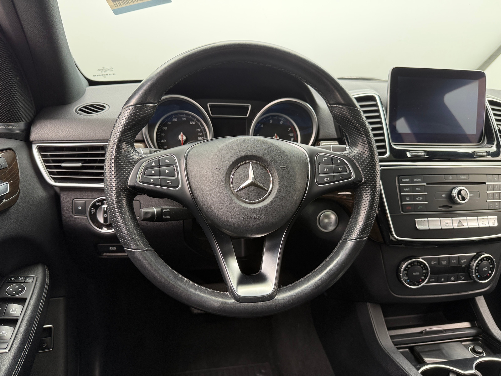 Thumbnail: 2017 Mercedes-Benz GLE - 4