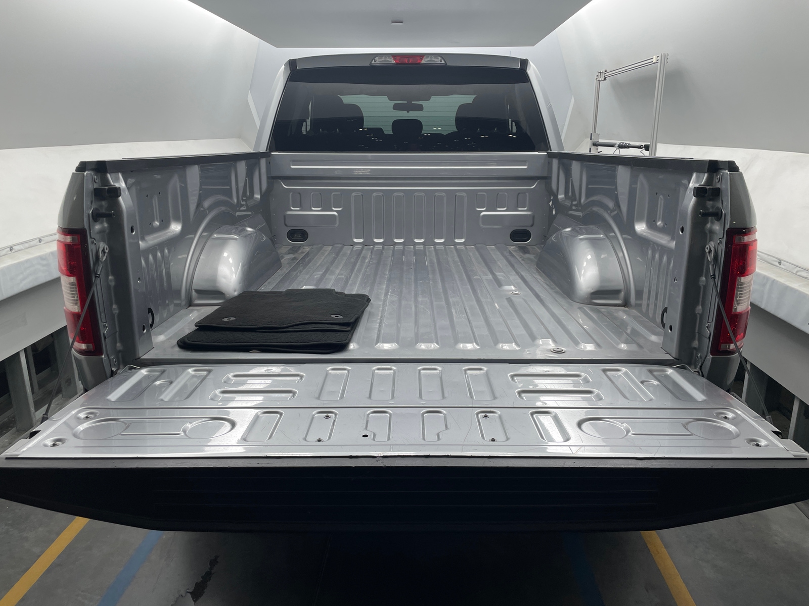 Thumbnail: 2020 Ford Econoline - 7