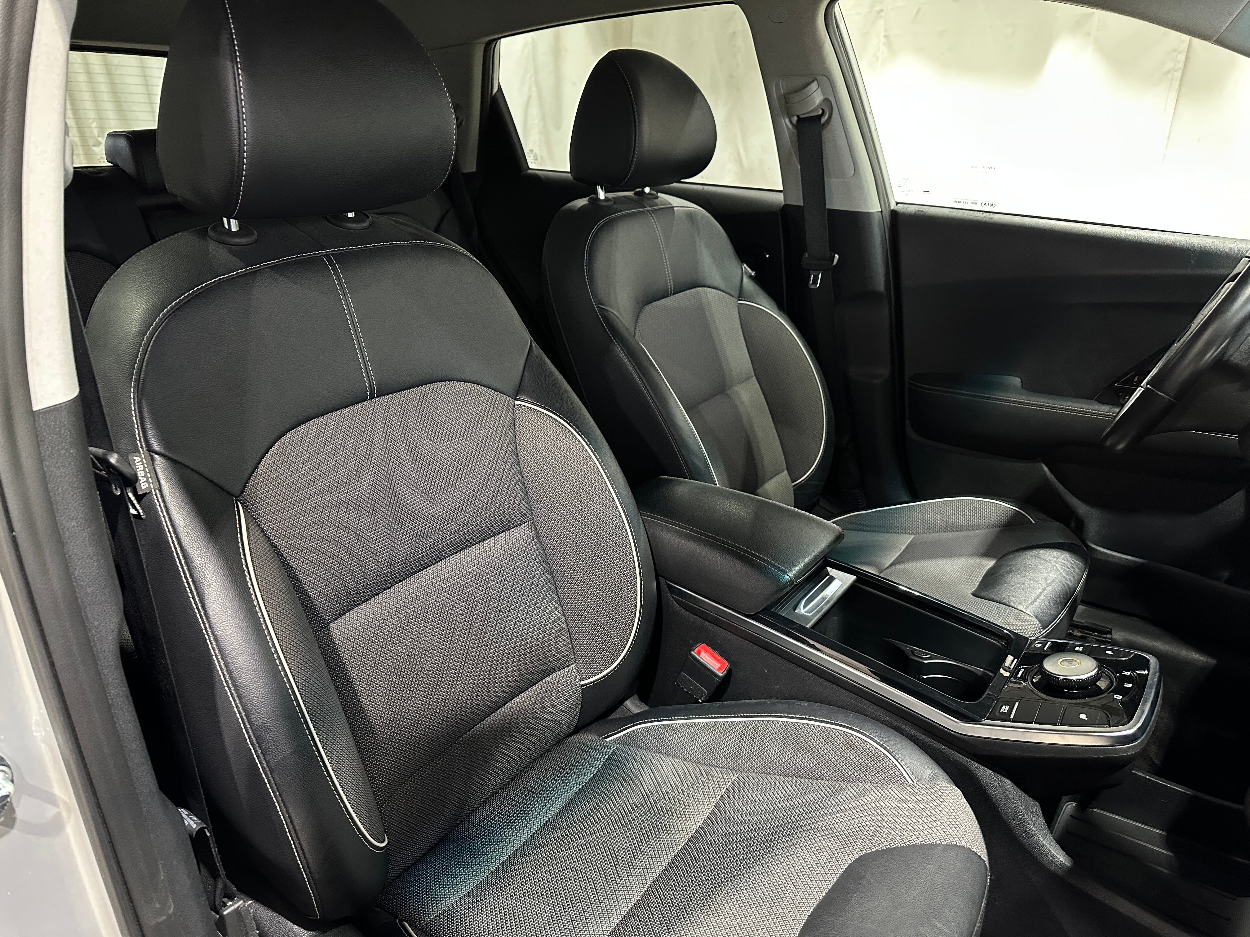 Used 2020 Kia Niro EX with VIN KNDCC3LG9L5062714 for sale in Oak Creek, WI