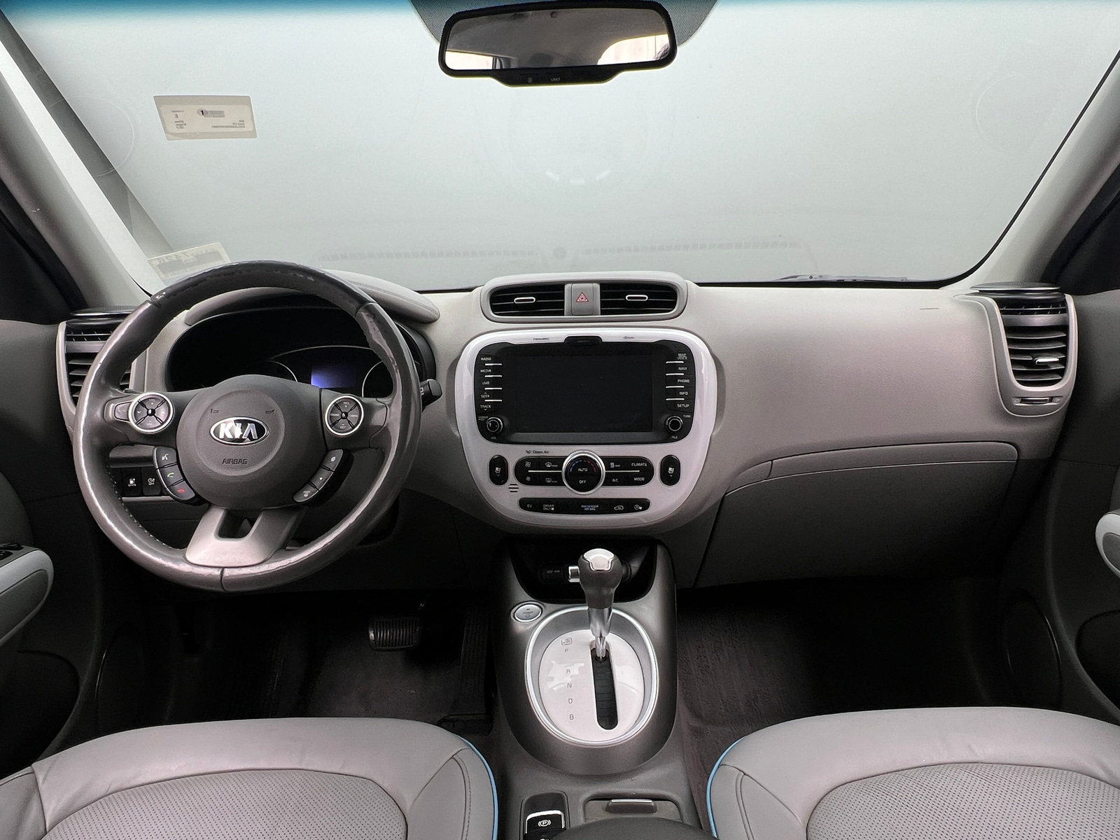 Thumbnail: 2017 Kia Soul EV - 3