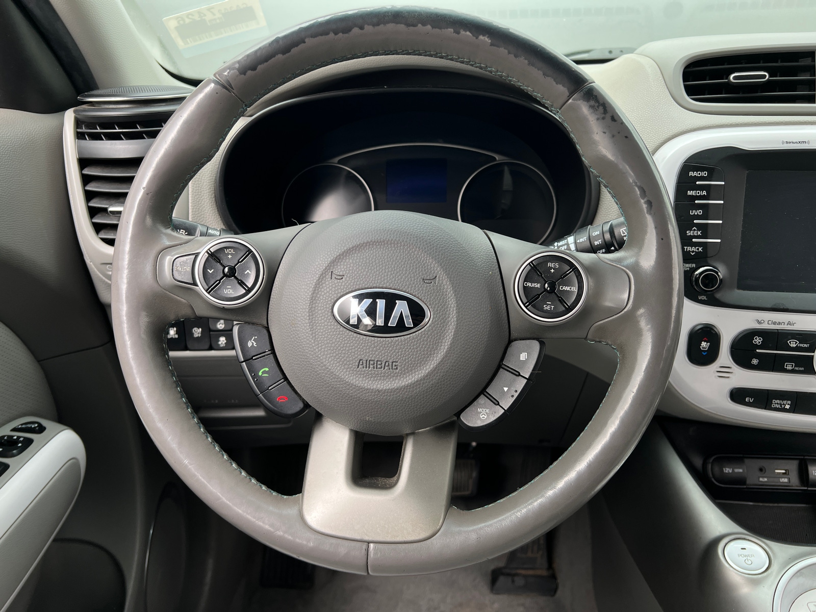 Thumbnail: 2017 Kia Soul EV - 5