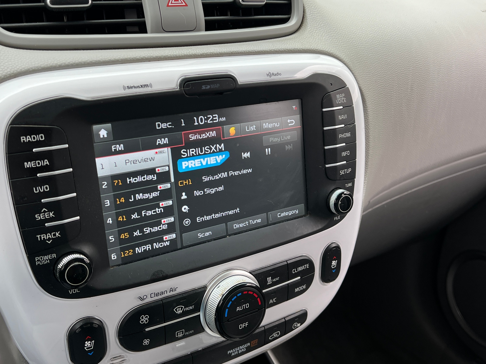 Thumbnail: 2017 Kia Soul EV - 4