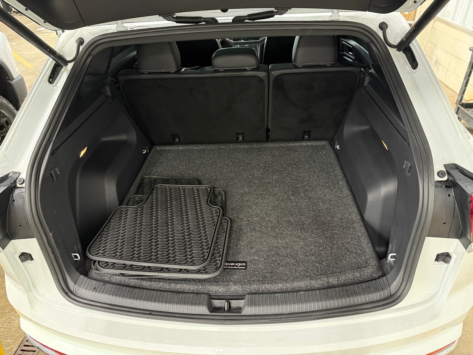 Thumbnail: 2023 Volkswagen Atlas - 6