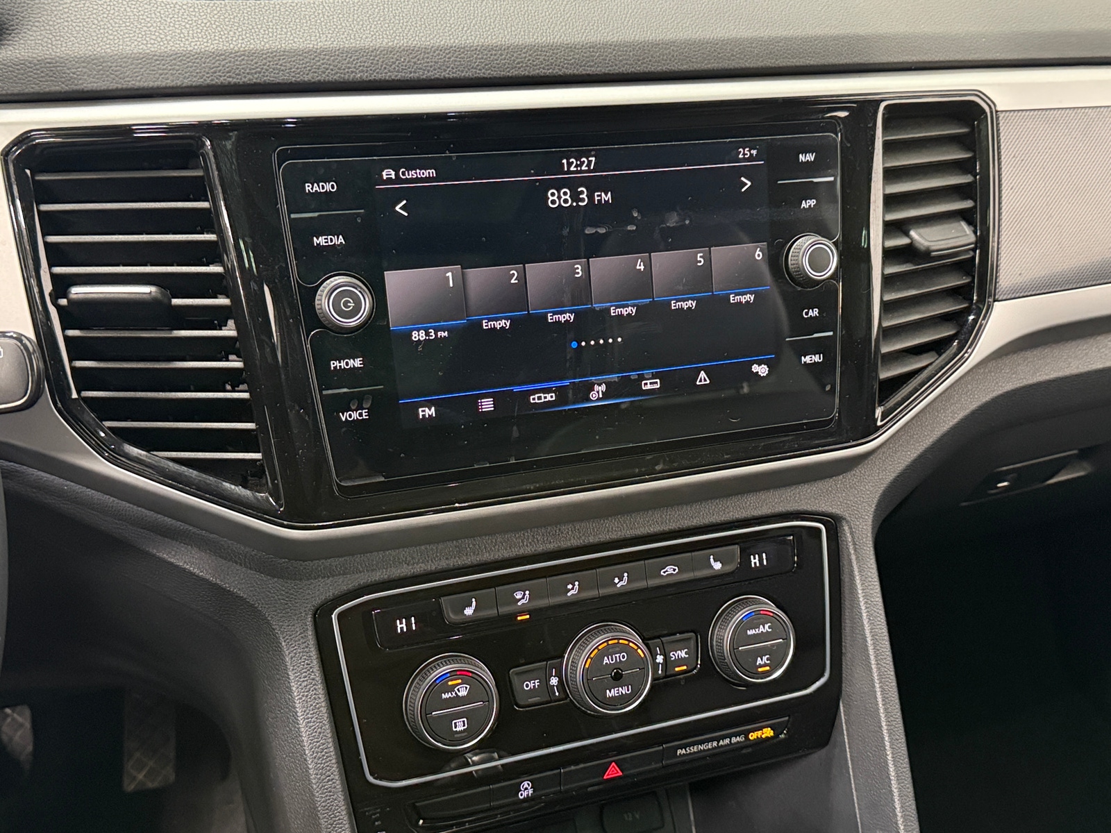 Thumbnail: 2023 Volkswagen Atlas - 3